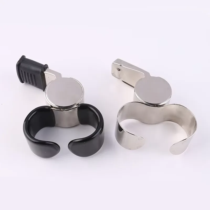 Cad iad na saintréithe atá ag feadóga miotail?