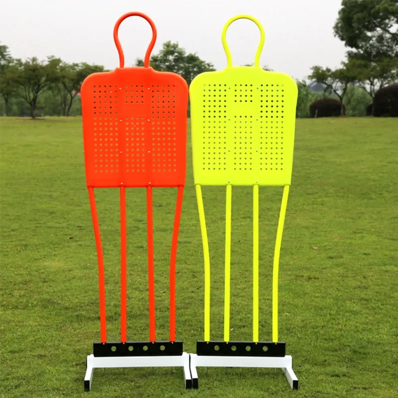 Príomhghnéithe agus Úsáidí Balla Sacair Miotalbhunaithe